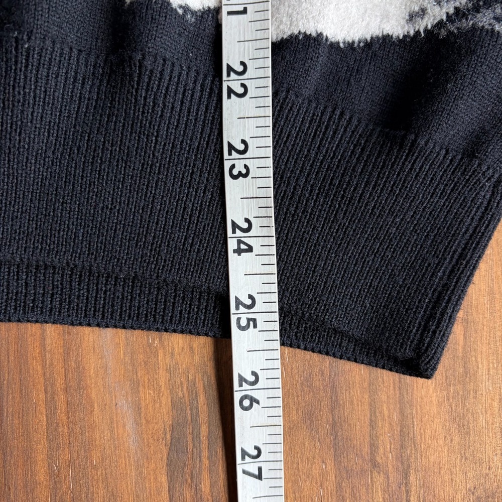 St. John Sweater Size Medium Black Mock Neck Polar Bear Graphic Knit Pullover - Picture 13 of 13